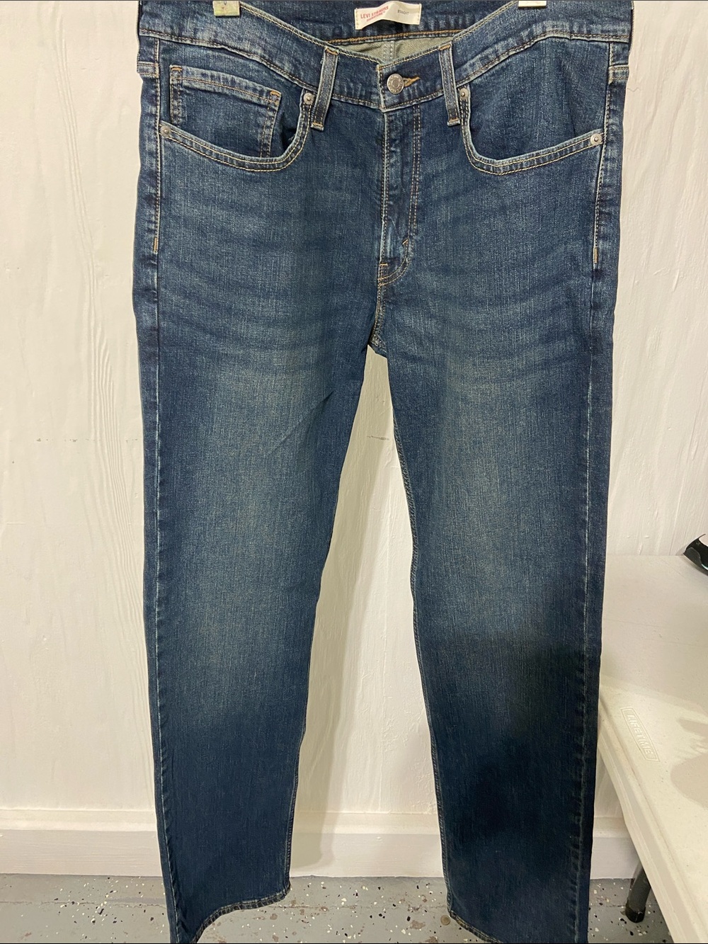 Levi's Men's Straight Jeans in Medium Blue Wash